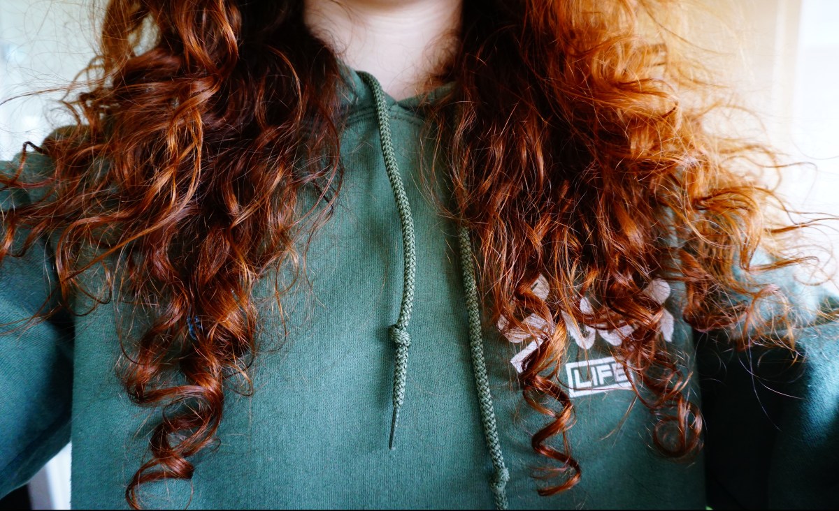 Coloring my hair with&nbsp;henna